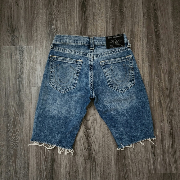 True Religion Ricky Relaxed Straight Cut-Off Denim Short - Picture 2 of 7